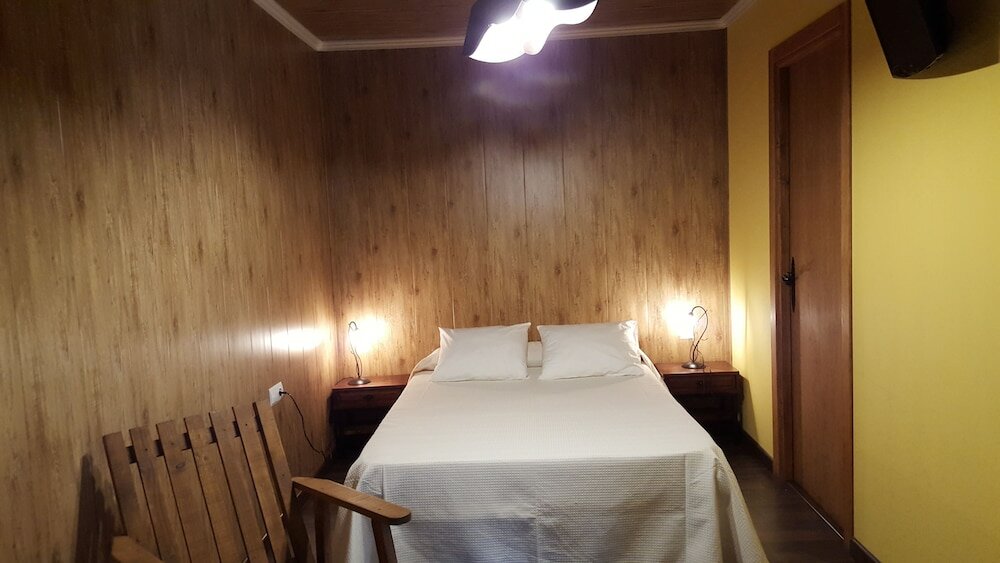 Фото Hostal Restaurant Pous de la Neu