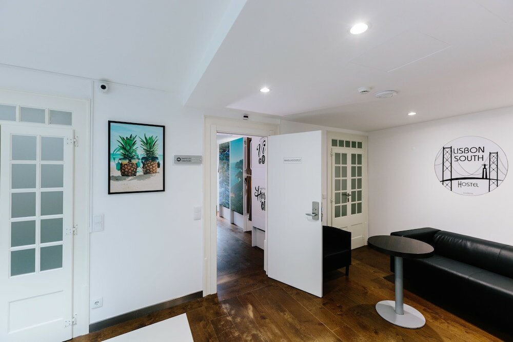 Фото Lisbon South Hostel