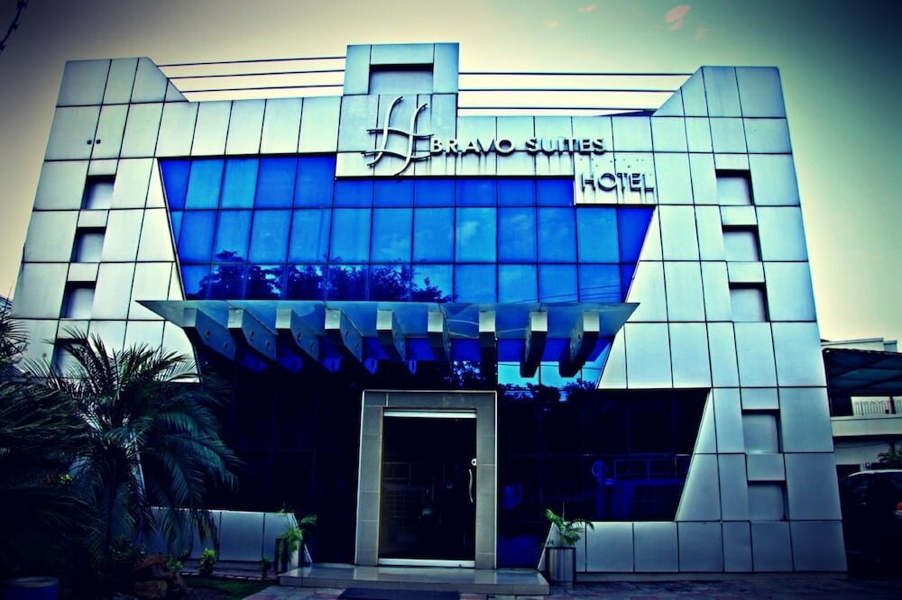 Hotel Bravo Hotel, Lahore, photo