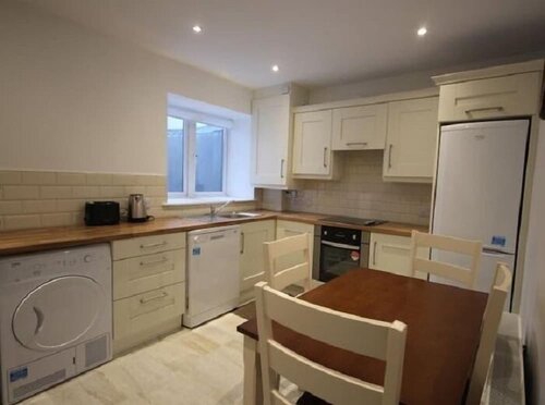 Гостиница Four bed comfy house cork suit 7 guest
