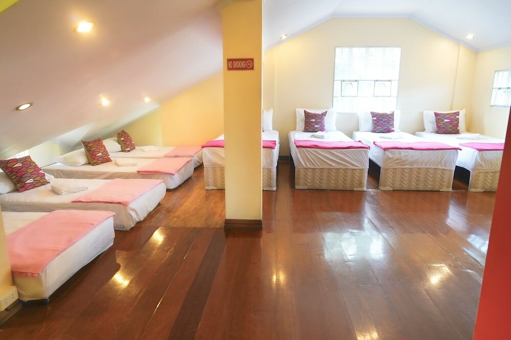 Фото Charming Tagaytay Vacation Home