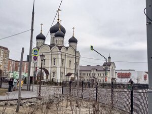 Церковь Троицы Живоначальной (Святоозёрская ул., 1, Москва), православный храм в Москве