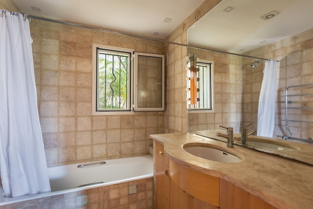 Фото Almagor House