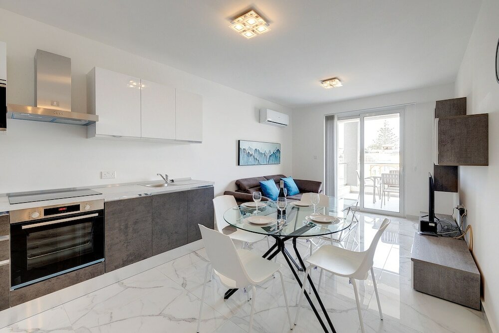 Фото Deluxe 2br Apartment in Central St Julian's