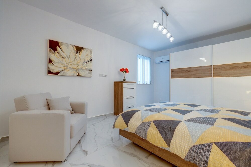 Фото Stylish 2br Apartment in Central St Julians
