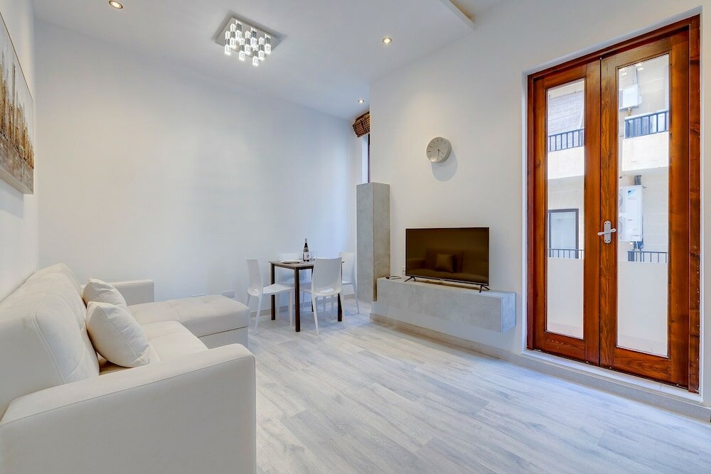 Фото Chic 2br Apartment, Ideal Location