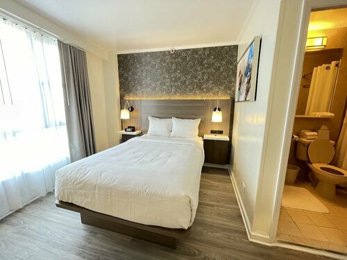 Гостиница Garden Inn & Suites в Нью-Йорке