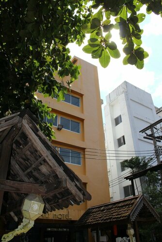 Гостиница Oyo 75409 Premium The Family Hotel в Чиангмае