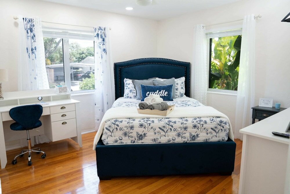 Фото Cozy House With Patio, Fireplace, Parking - Hollywood, Florida