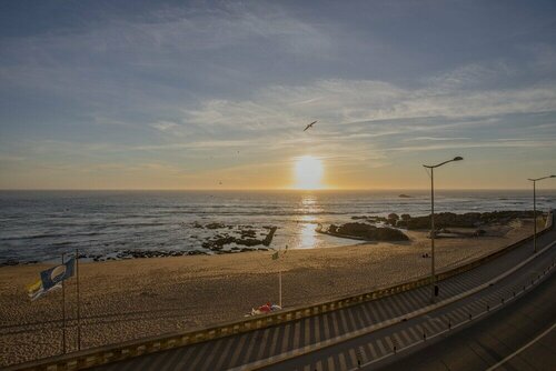 Гостиница Liiiving-Luxury Beachfront Apartment III в Порту
