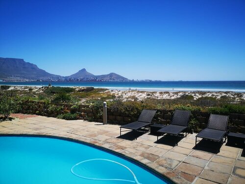 Гостиница Family Cape Town Beachfront Apartment в Кейптауне