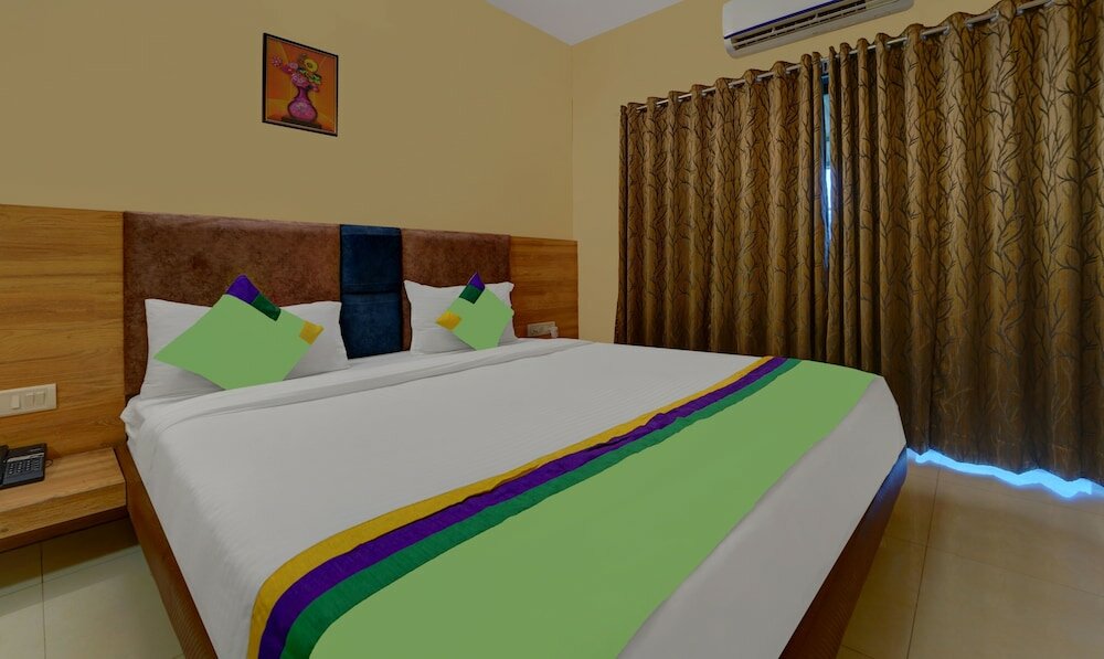 Фото Treebo Trend Iceberg