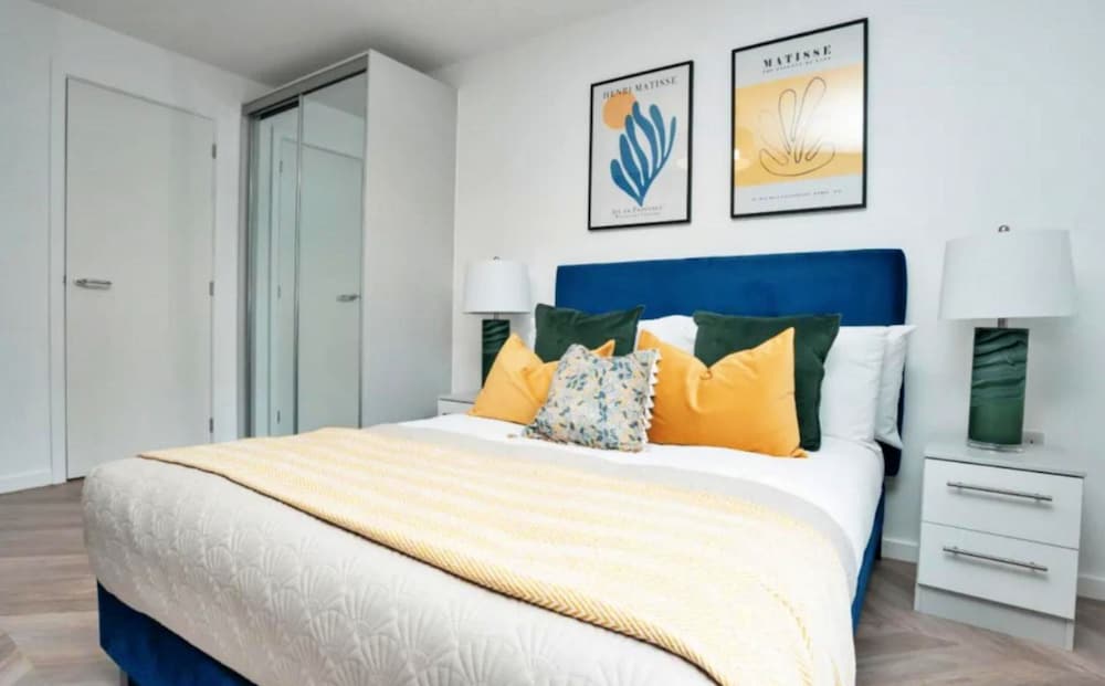 Фото Bright Apartments in Sheffield, Sk