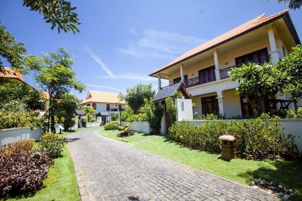 Фото Luxury Danang Beach Pool Villa