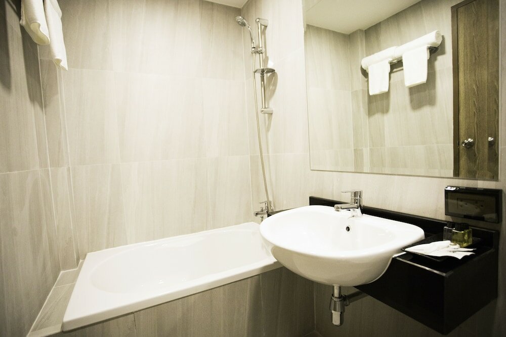 Фото B2 Amata Nakorn Premier Hotel