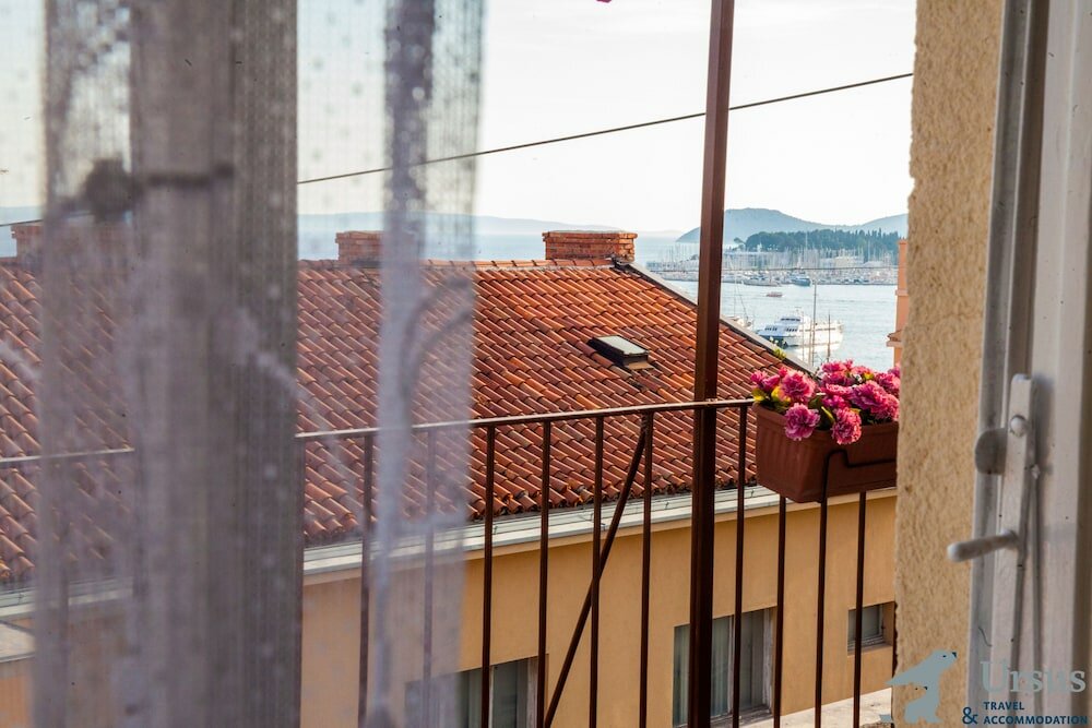 Фото Royal View Apartment