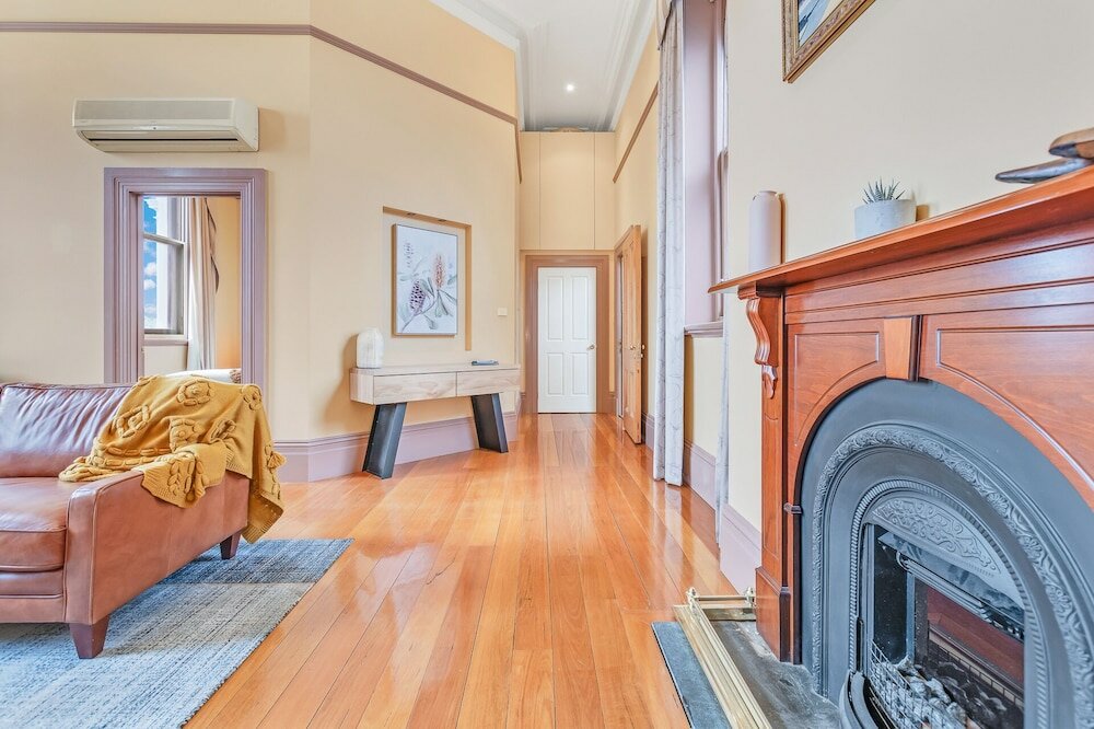 Фото Clocktower Suites