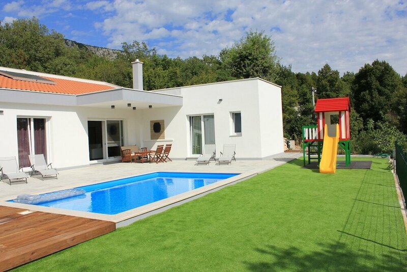 Гостиница Holiday House Lovric