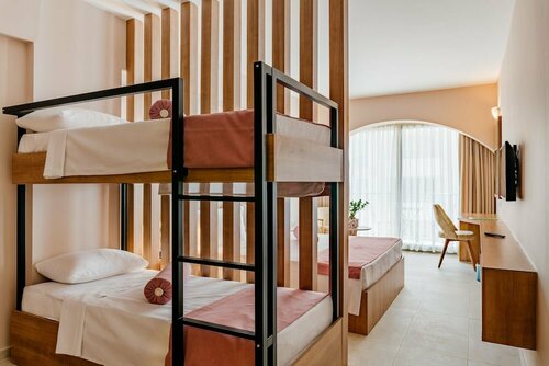 Гостиница Olivia Palm Hotel в Кирении