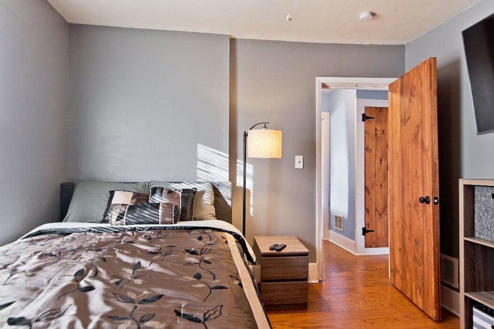 Фото Amazing 5 Bedroom Downtown Ferndale House