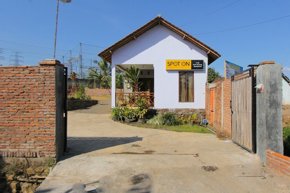 Фото Spot On 1746 Putri Kuning Residence - Campus Accommodation