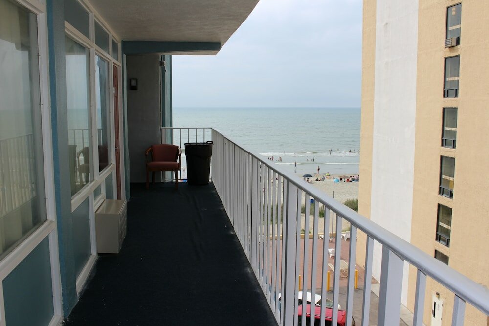 Фото Blu Atlantic Oceanfront Hotel & Suites