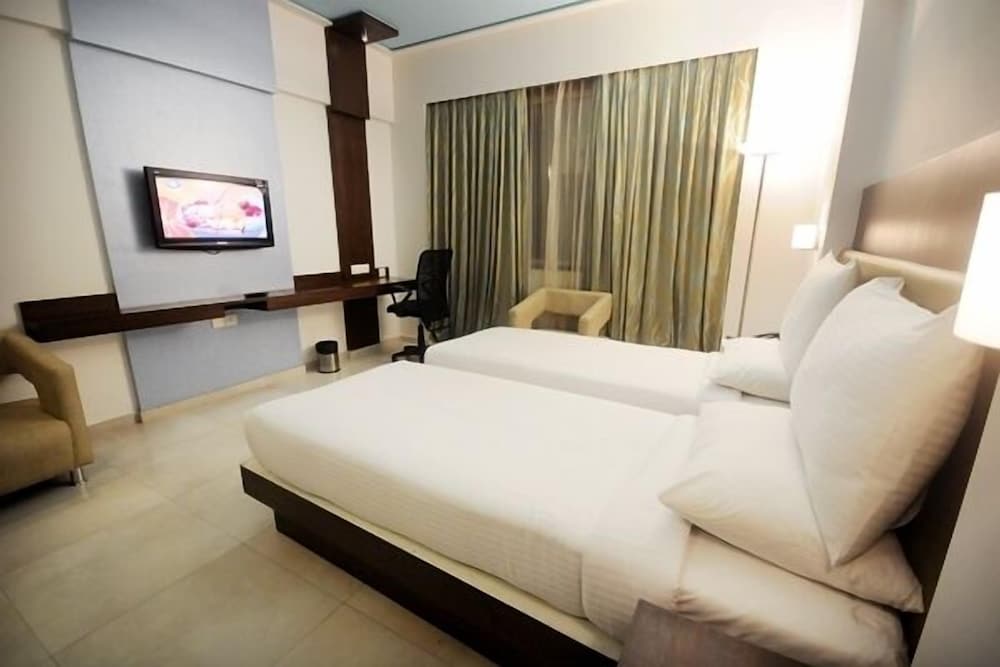 Фото Srinivas Saffron Hotel