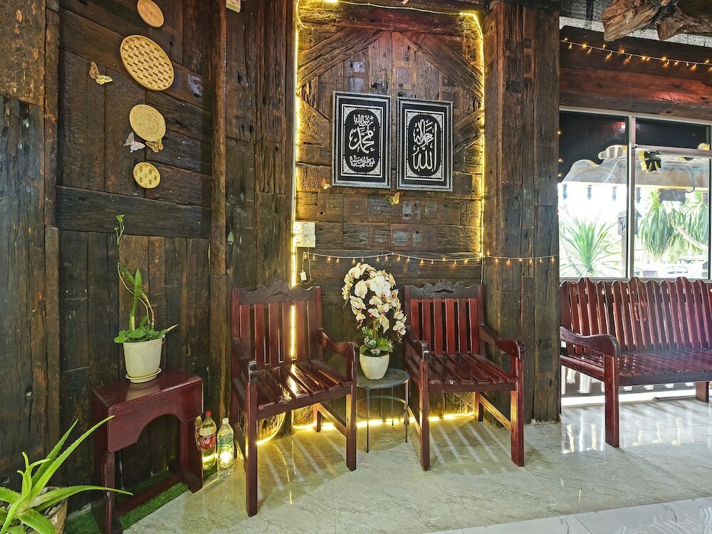 Фото Super Oyo Capital O 90659 Raintown Timbers Hotel