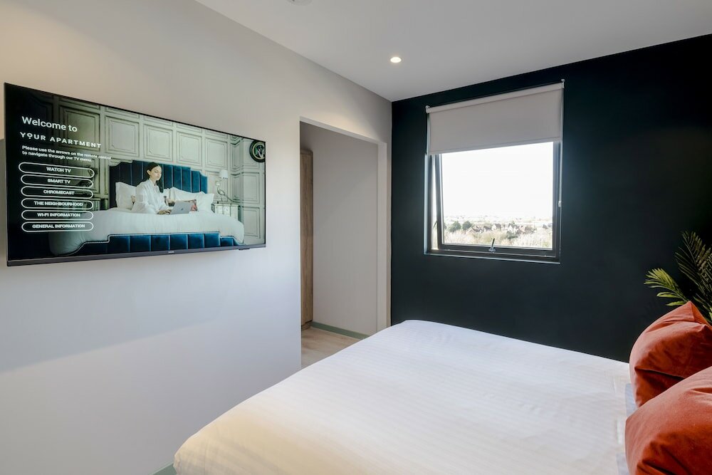 Фото Your Apartment Milton Keynes