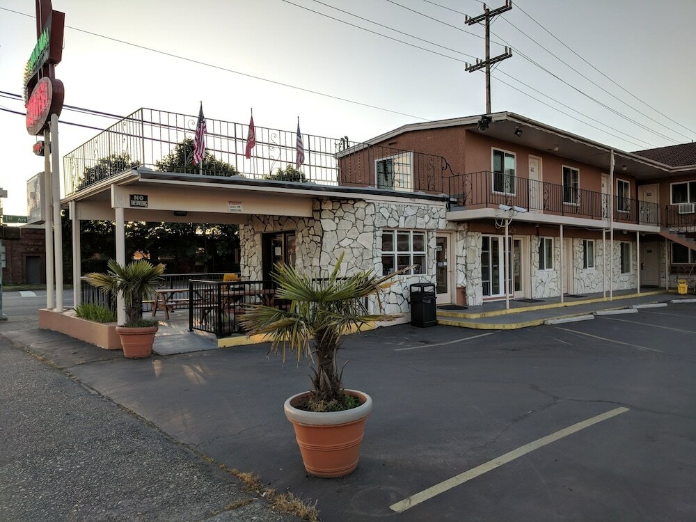 Фото La Hacienda Motel