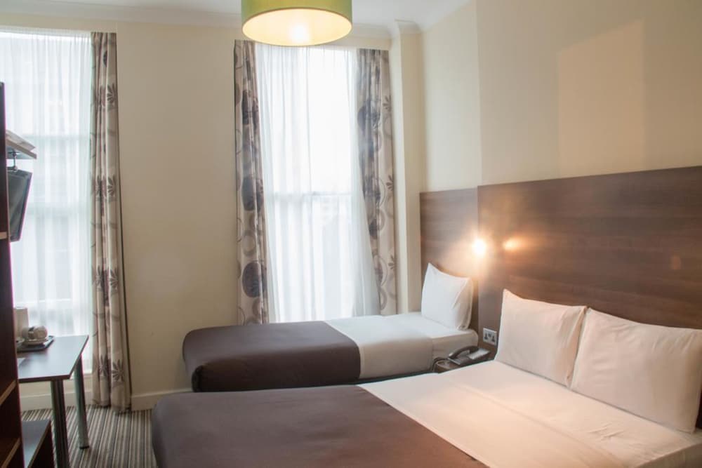 Фото отеля 2