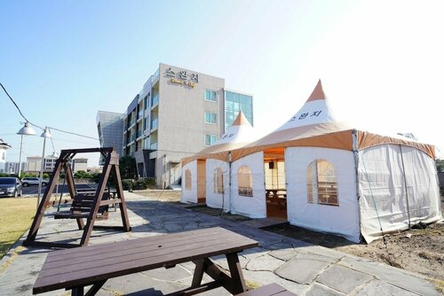 Гостиница Jeju Swansea Resort