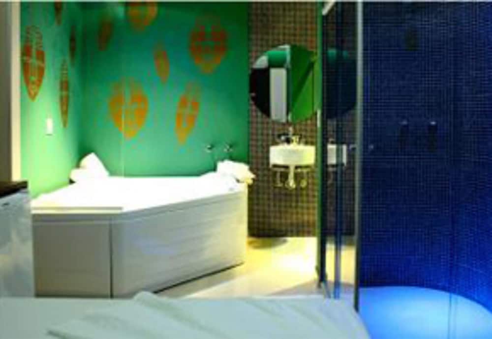 Фото Flex Inn Hotel - Adults Only