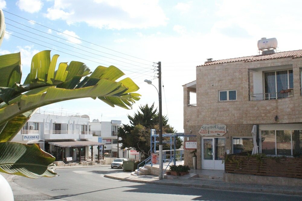 Фото A. Maos Hotel Apartments