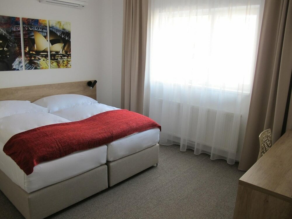 Фото Hotel Kapitol