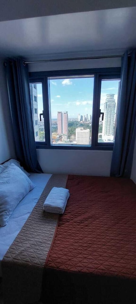 Фото Roxas Blvd Ermita Studio Us Embassy Mla