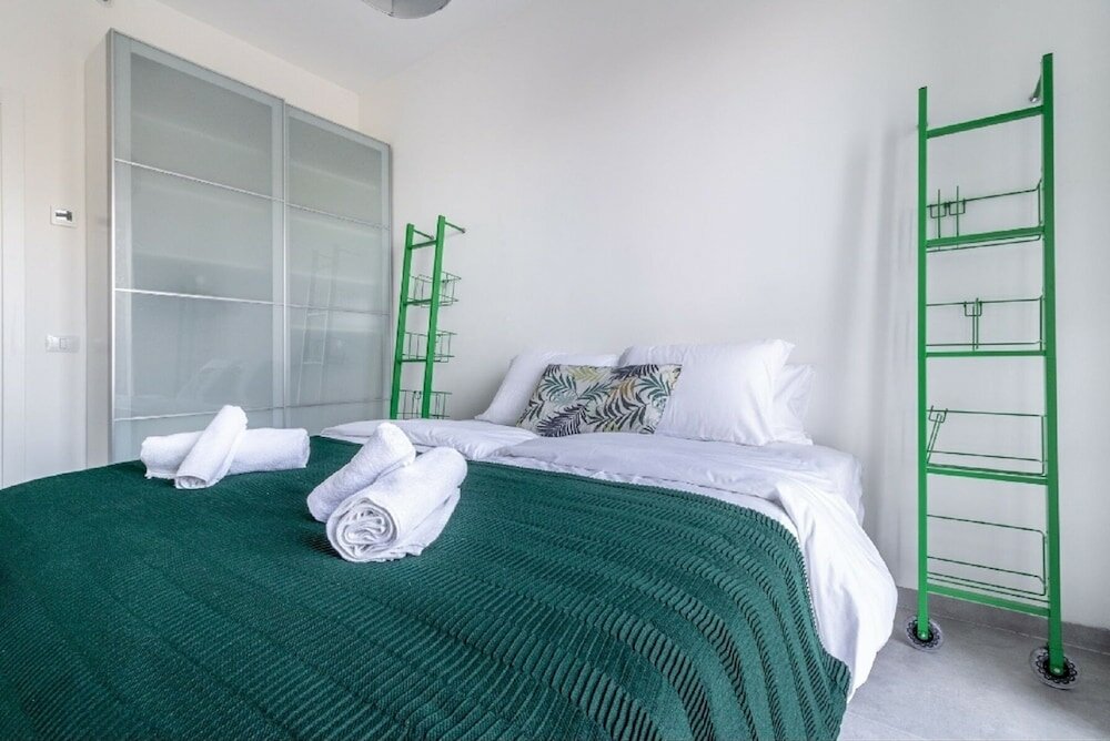 Фото J-Tower Apartments