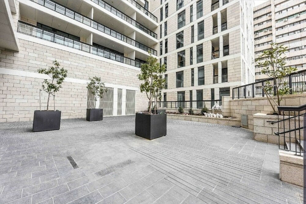 Фото J-Tower Apartments