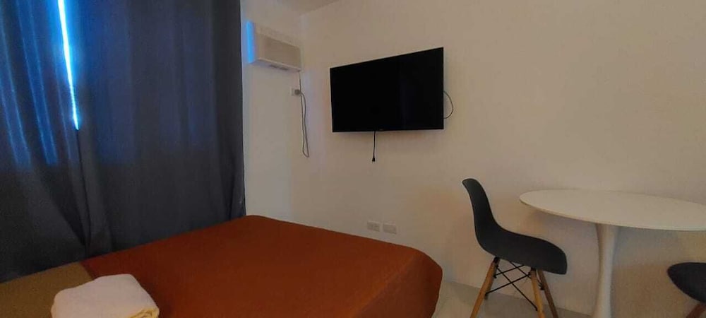 Фото Roxas Blvd Ermita Studio Us Embassy Mla