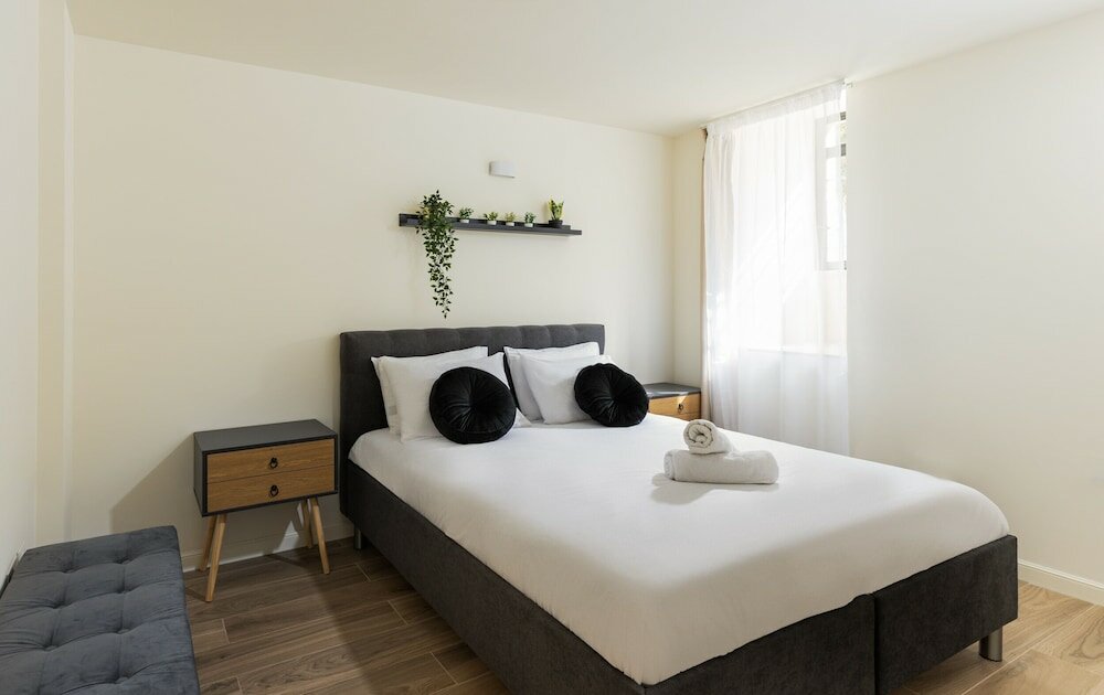 Фото J-Tower Apartments