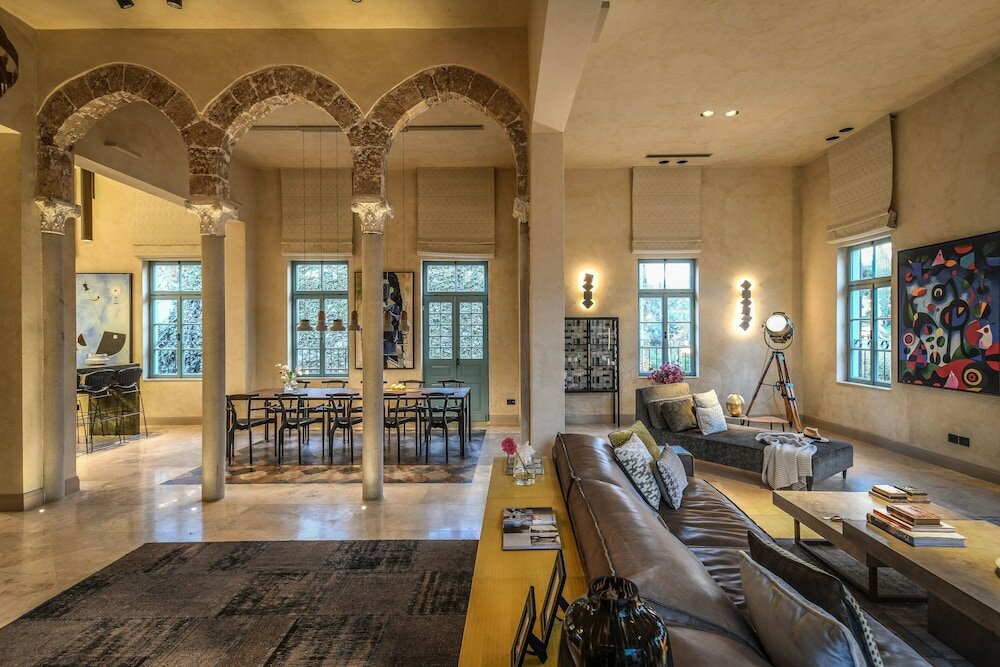 Фото Classical Spacious 3br apartment