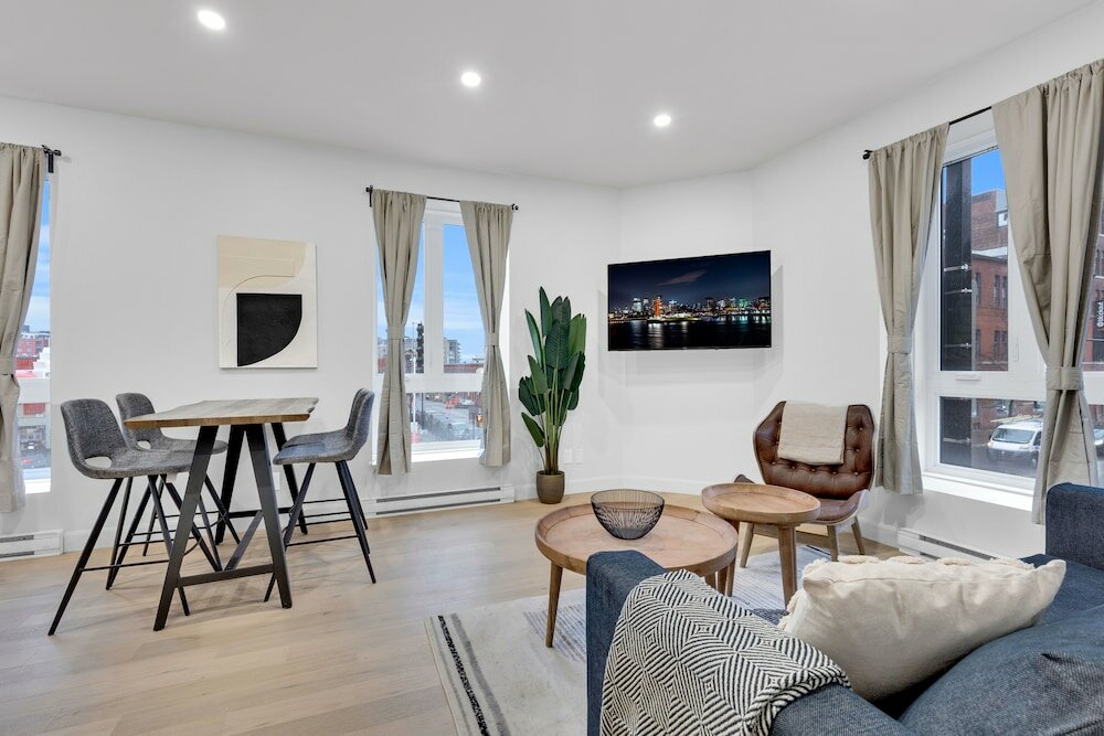 Фото Deluxe Suites Downtown Montreal