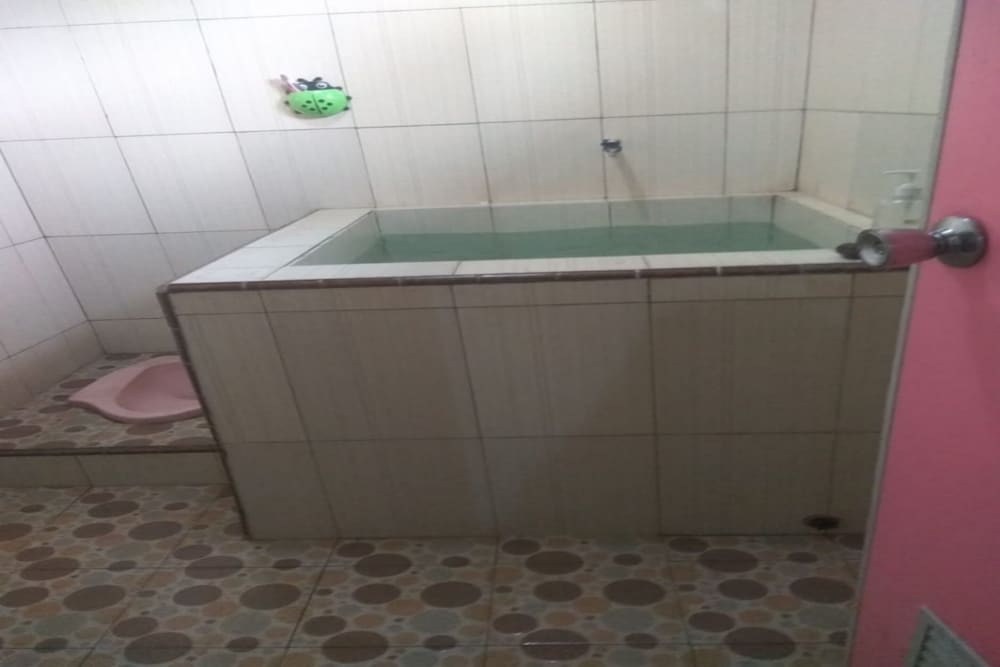 Фото Oyo Home 91250 Desa Wisata Taraju