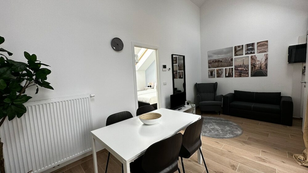 Фото One Lux Stay near Fashion District