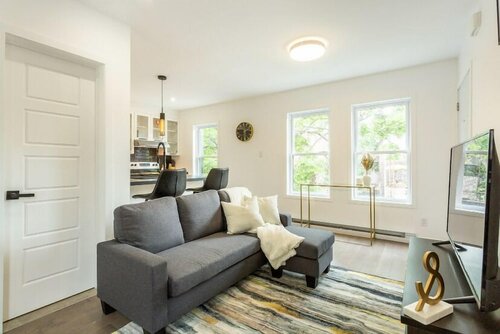 Гостиница Superbe Condo 2bdr avec Terrasse в Монреале