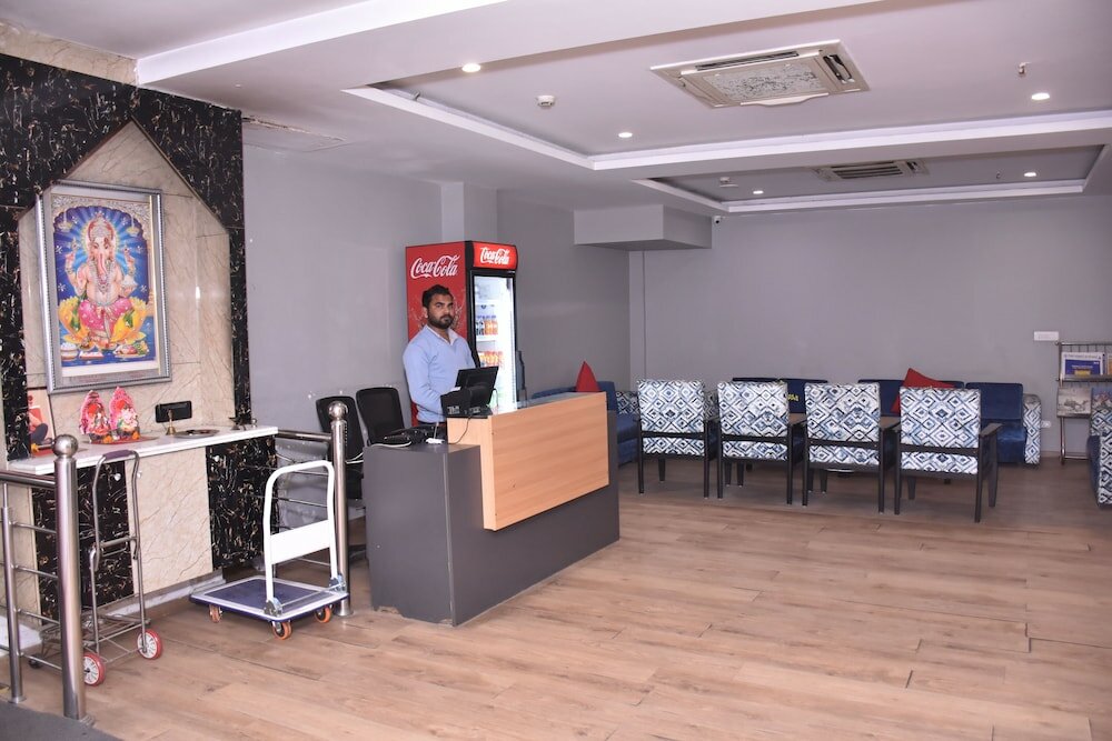 Фото Chhavi Hotels