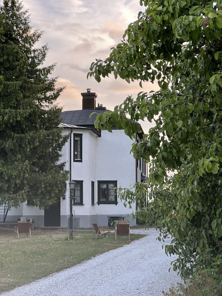 Фото Hallfreda Hotel