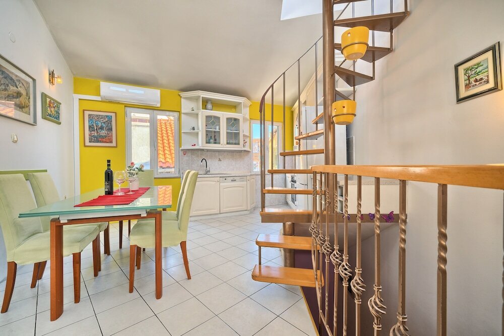 Фото Poetry House