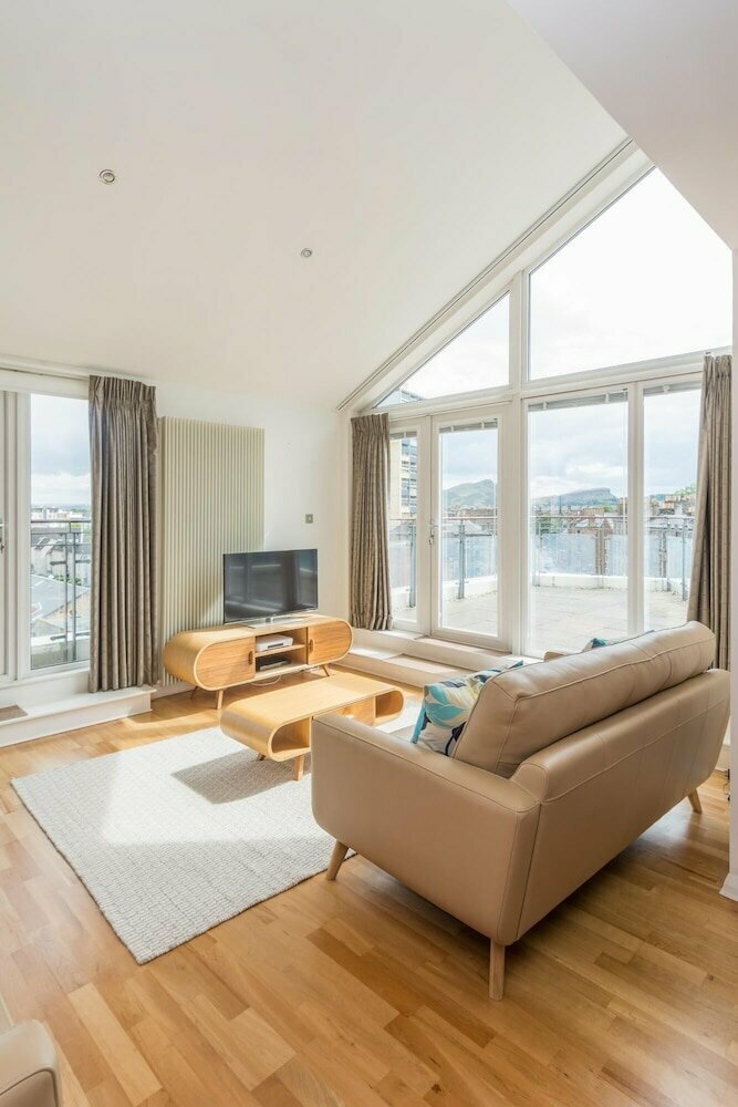 Hotel 403 Outstanding Penthouse in Vibrant Leith With Secure Parking, Edinburgh, photo