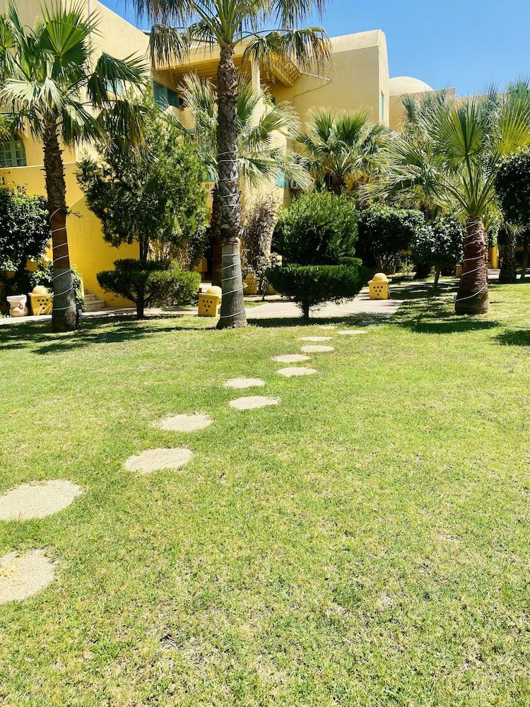 Фото Suites hotel les charmilles & SPA